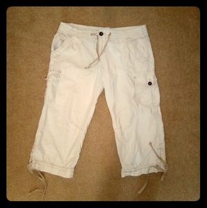 Union Bay white cargo capris